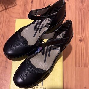 Fly London Black Leather Sandals BISO205FLY size 41 (10)